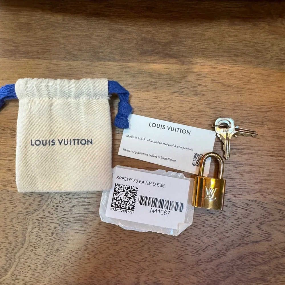 Authentic Louis Vuitton Monogram Speedy Bandouliere 30 - Picture 6 of 13